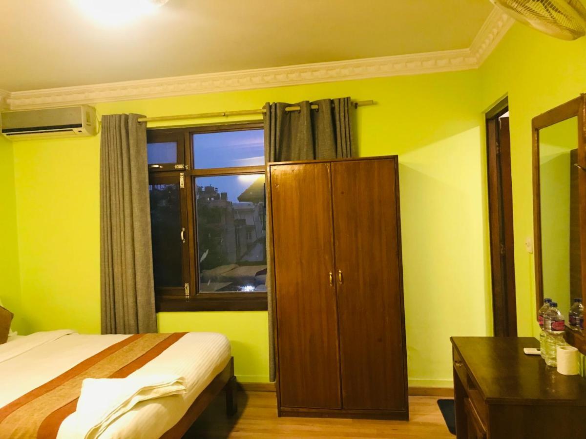 Hotel Lotus Garden Катманду Екстер'єр фото