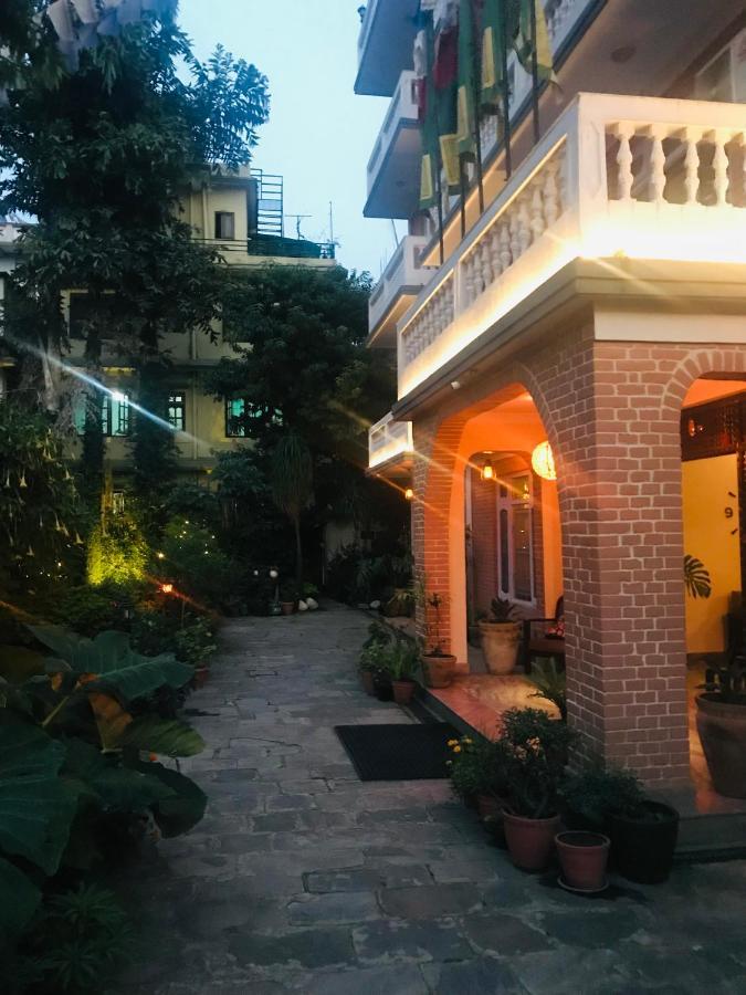 Hotel Lotus Garden Катманду Екстер'єр фото