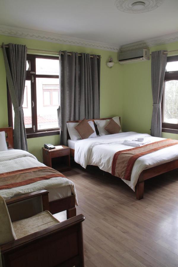 Hotel Lotus Garden Катманду Екстер'єр фото