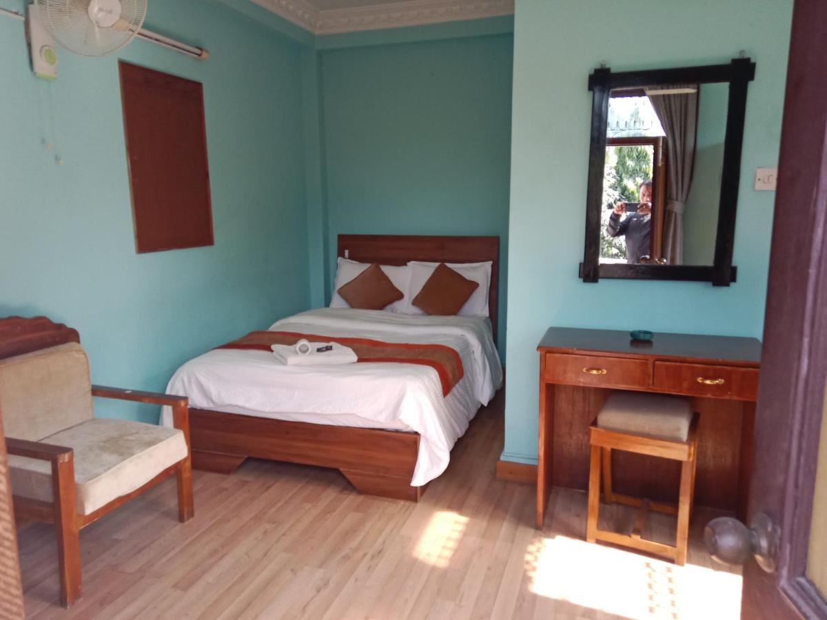 Hotel Lotus Garden Катманду Екстер'єр фото