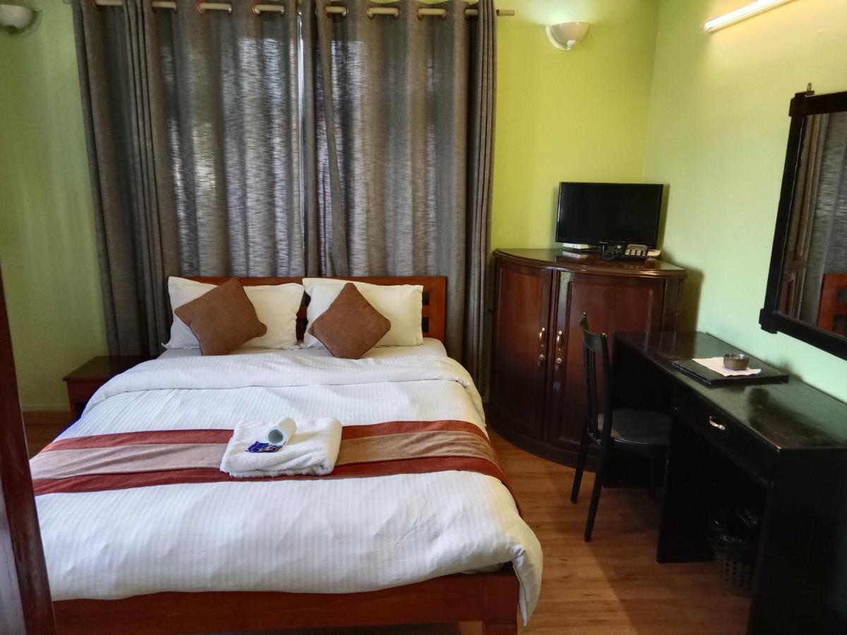 Hotel Lotus Garden Катманду Екстер'єр фото