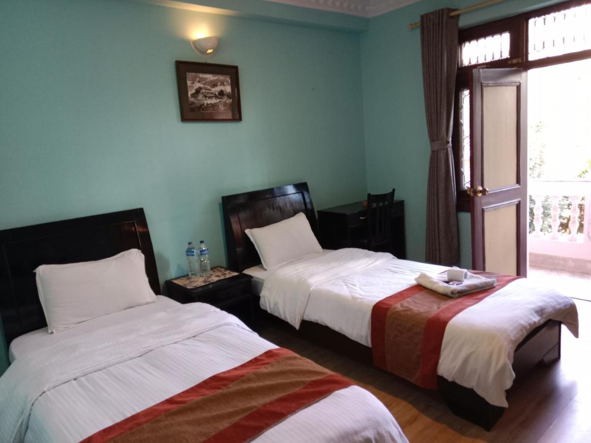 Hotel Lotus Garden Катманду Екстер'єр фото