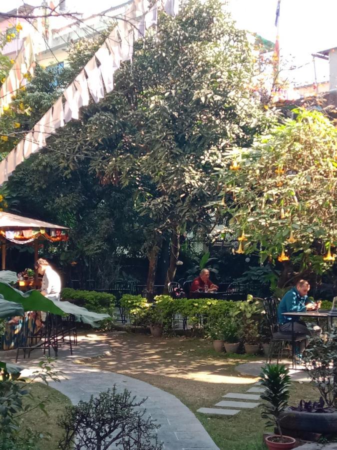 Hotel Lotus Garden Катманду Екстер'єр фото