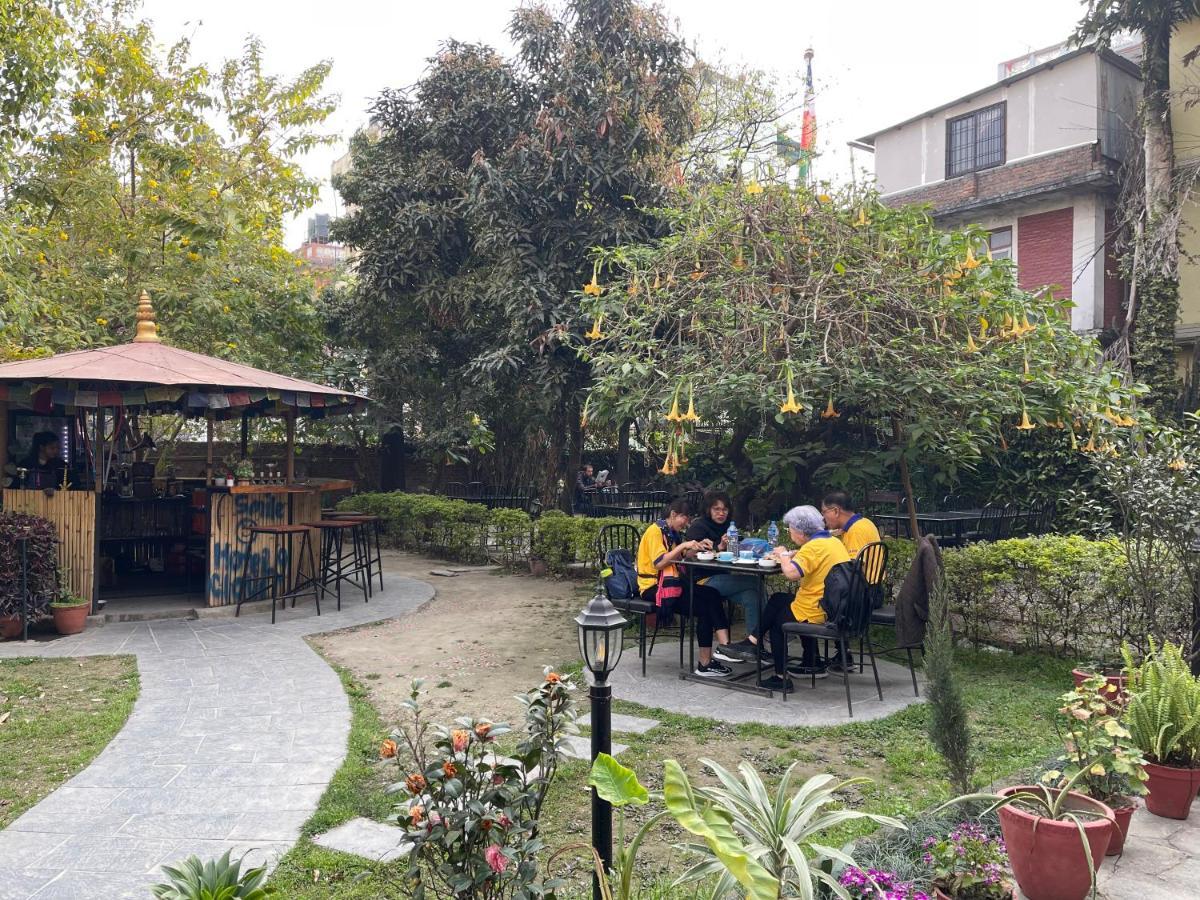 Hotel Lotus Garden Катманду Екстер'єр фото