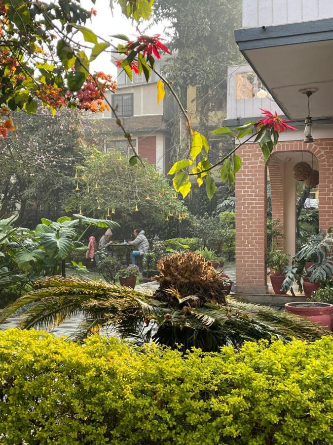 Hotel Lotus Garden Катманду Екстер'єр фото