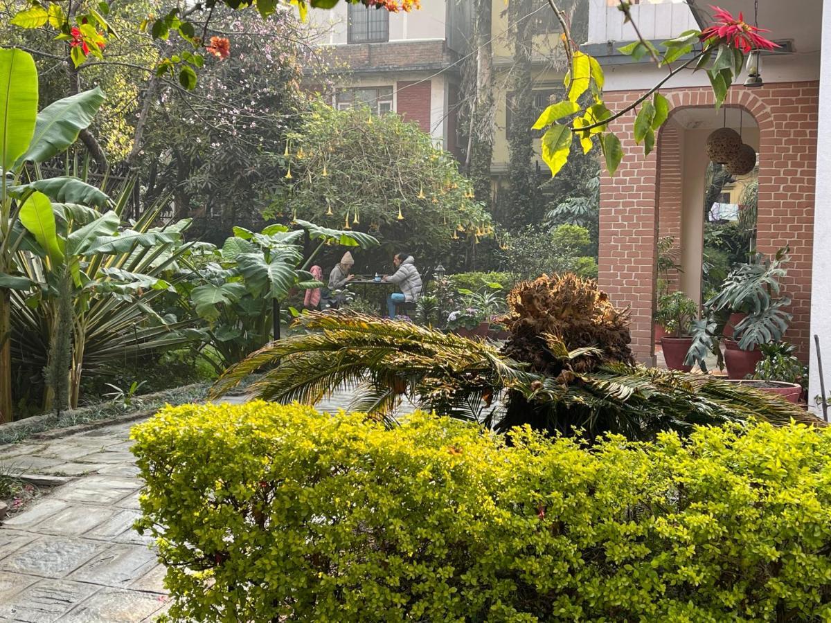 Hotel Lotus Garden Катманду Екстер'єр фото